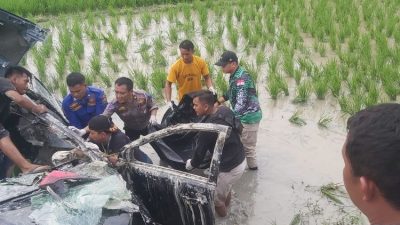 Kecelakaan Maut! Deli Serdang, Mobil yang ditumpangi Satu Keluarga Tewas Tertabrak Kereta Api kecelakaan maut