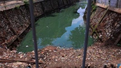 Foto: Kondisi saluran air proyek sodetan kali Kampung Sumur di kawasan Klender, Jakarta, Rabu (29/11/2023). (CNBC Indonesia/Faisal Rahman)