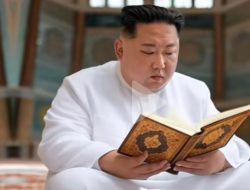 Benarkah KIM JONG UN Masuk Islam? Video Pegang Al-Qur’an Jadi Sorotan, Ini Faktanya..!