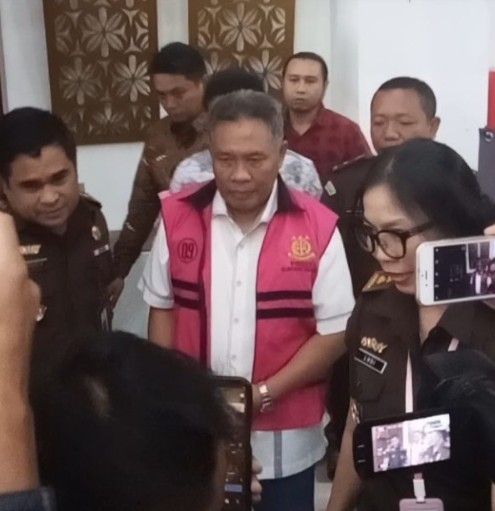 Korupsi LCC: Mantan Bupati Lombok Barat Zaini Arony Ditahan, Negara Rugi Rp38 Miliar!"